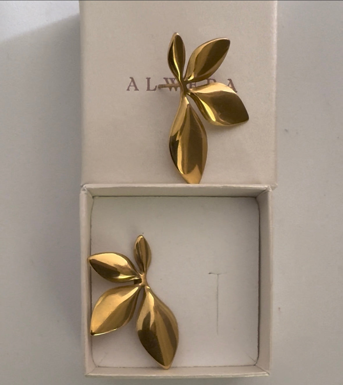 Lilou – Große, wasserfeste Edelstahl-Ohrstecker in Blumenform