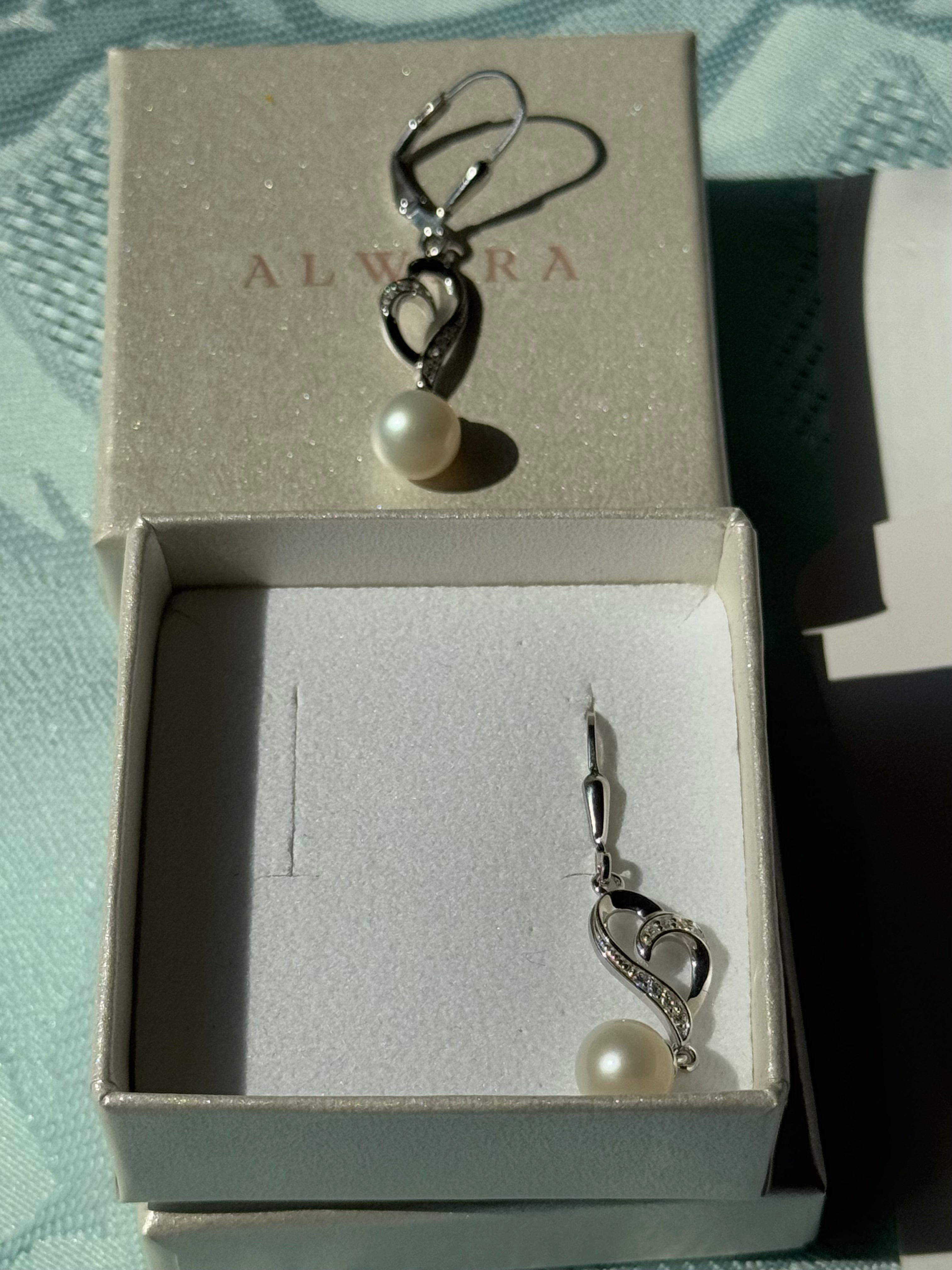 Chérie - Elegant heart earrings with freshwater cultured pearls and zirconia stones - 93891