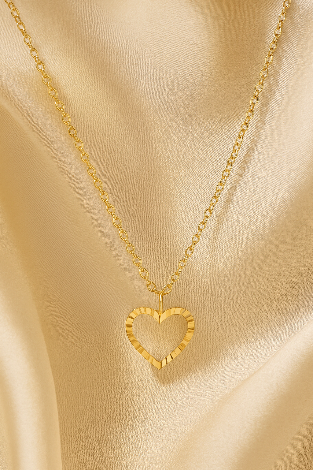 Cora – Zarte Herzkette aus Edelstahl