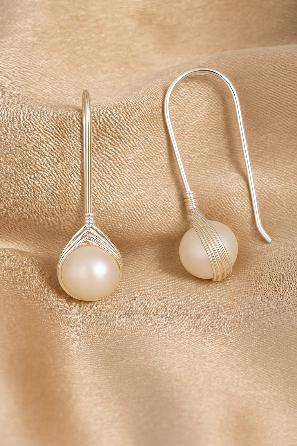 Amélie – Eingeflochtene Ohrhaken mit Süßwasserzuchtperlen in 925er Silber